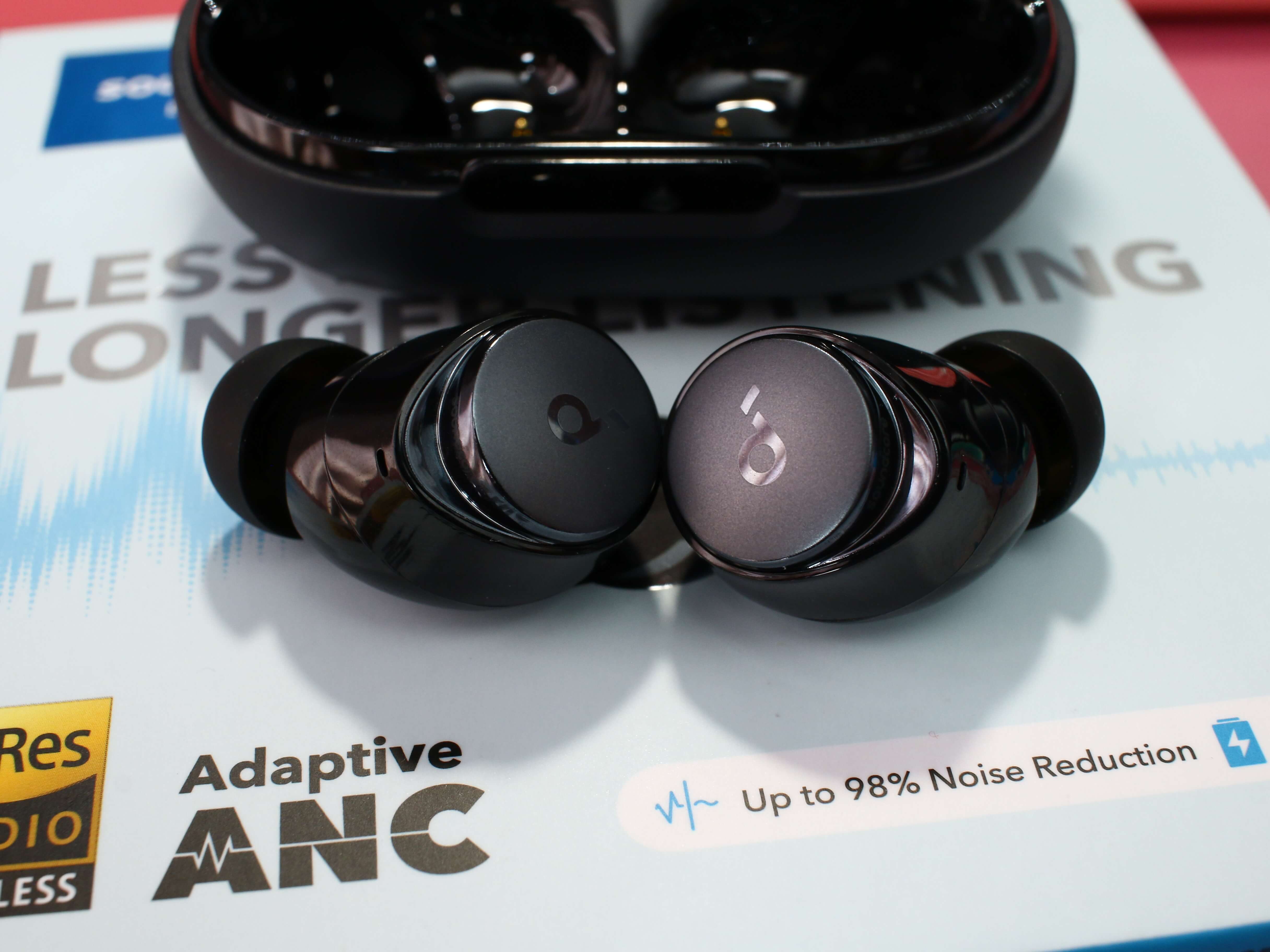 Наушники с передней стороны