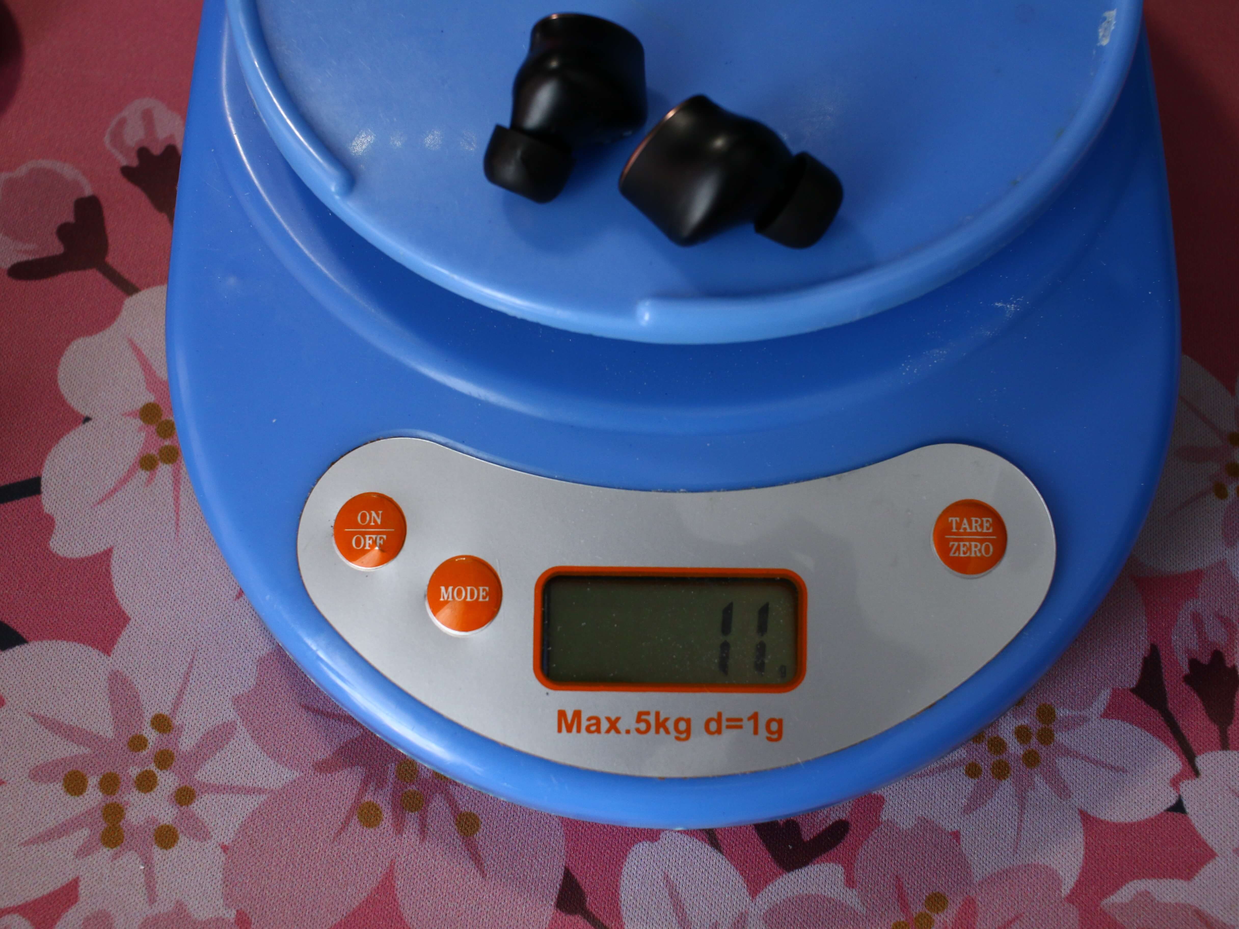 Вес наушников 1MORE EVO (погрешность 1 грамм)