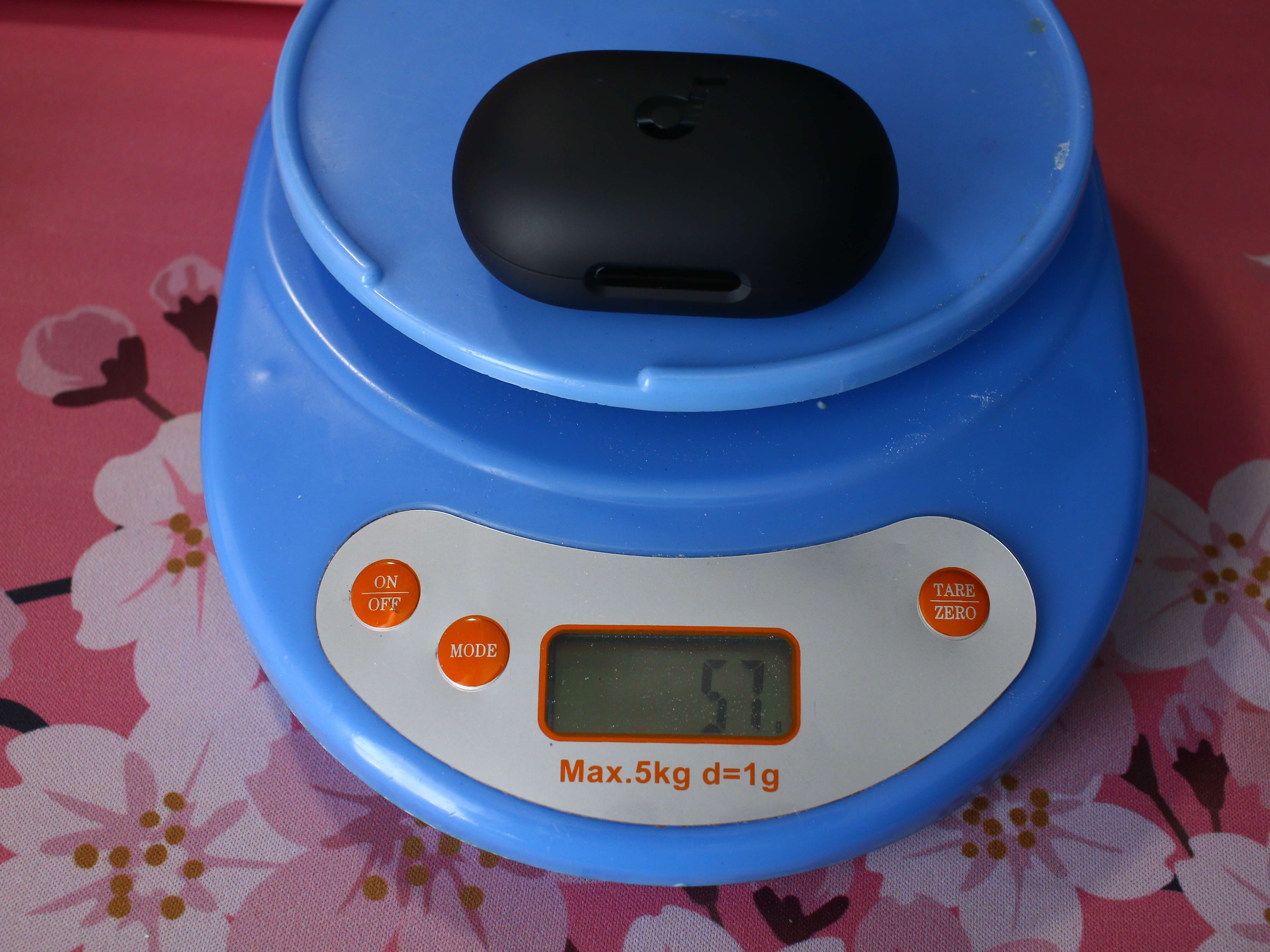 Вес кейса с наушниками Anker Space A40 (погрешность 1 грамм)