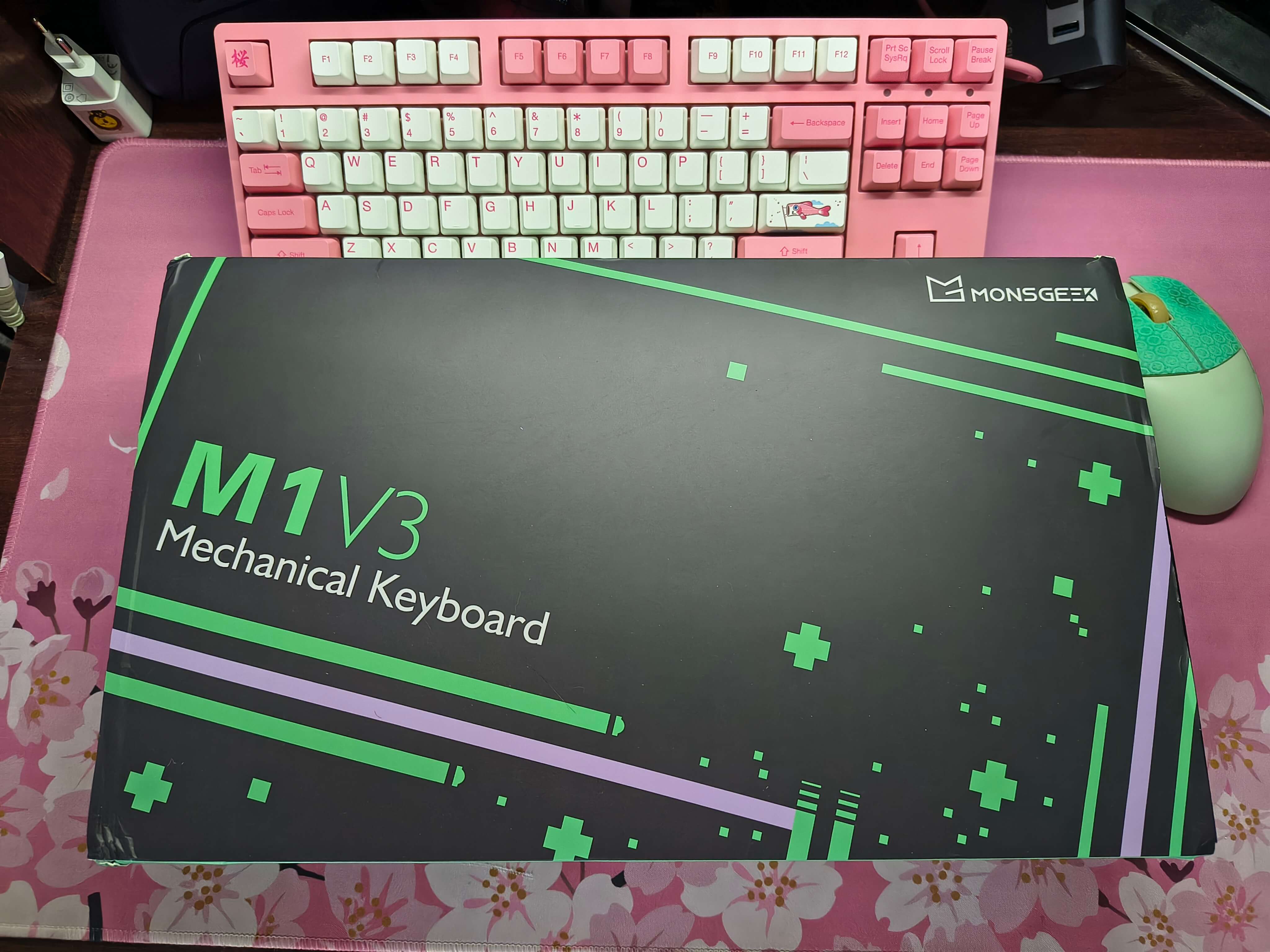 Коробка здесь унифицирована и для отличия от других версий меняется внешняя красочная оболочка